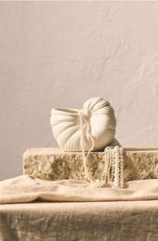 Ваза для квітів - білий