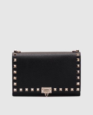 Черная кожаная сумка кросс-боди ROCKSTUD Черная кожаная сумка кросс-боди ROCKSTUD