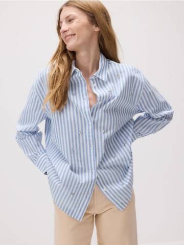 Reserved - Бавовняна сорочка з аплікаціями - світло-блакитний - WC854-50X