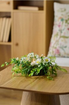 Великодній свічник зі штучними квітами - білий