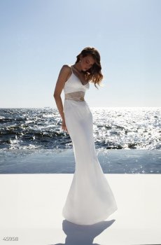 Молочна сатинова сукня максі з мереживом