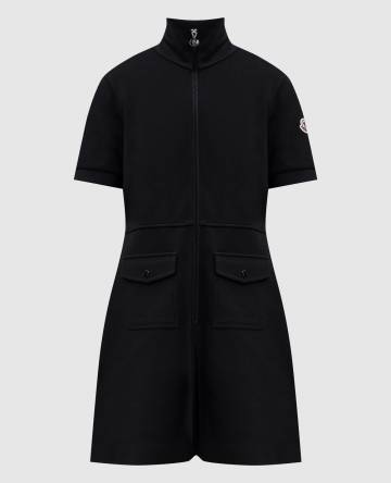 Черное платье с логотипом