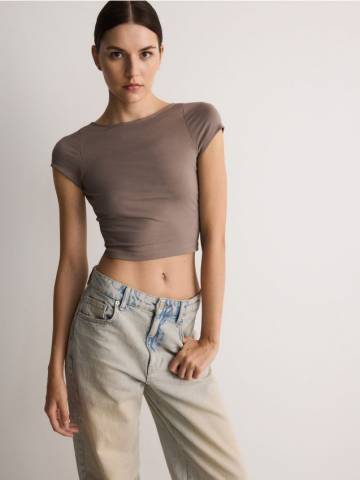 Reserved - Футболка з вирізом на спині - світло-оливковий - 5389V-81X