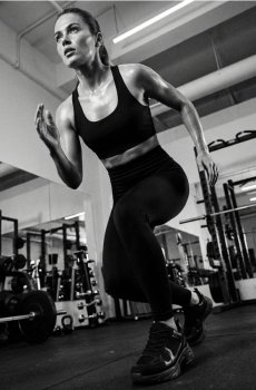 Спортивний топ на бретелях - чорний