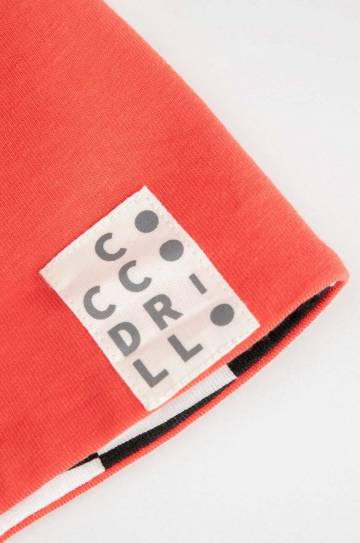 Детская двусторонняя шапка Coccodrillo цвет красный из тонкого трикотажа