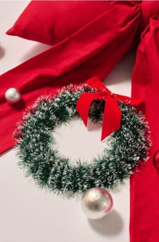 Декоративний різдвяний вінок - темно-зелений