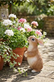 Садова декорація у формі зайця - бурштиновий