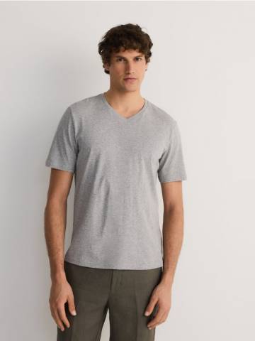 Reserved - Футболка slim з V-подібним вирізом - світло-сірий - 7391Z-09M Reserved - Футболка slim з V-подібним вирізом - світло-сірий - 7391Z-09M