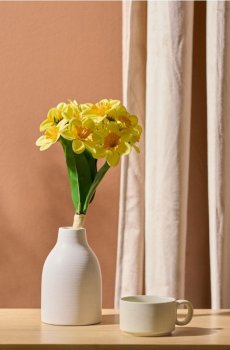 Букет декоративних квітів – нарциси - світло-жовтий