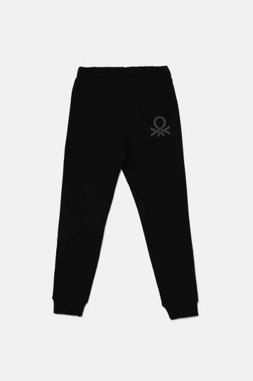 Детские хлопковые брюки United Colors of Benetton цвет чёрный однотонные 3J68CF058 Детские хлопковые брюки United Colors of Benetton цвет чёрный однотонные 3J68CF058