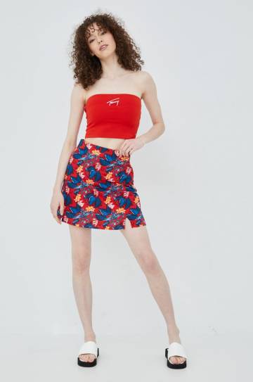 Юбка Tommy Jeans цвет красный mini расклешённая Юбка Tommy Jeans цвет красный mini расклешённая