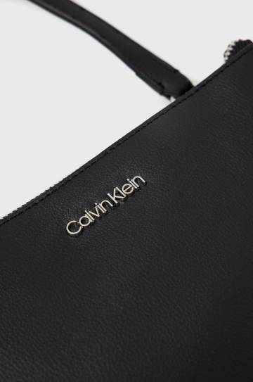 Сумочка Calvin Klein цвет чёрный Сумочка Calvin Klein цвет чёрный