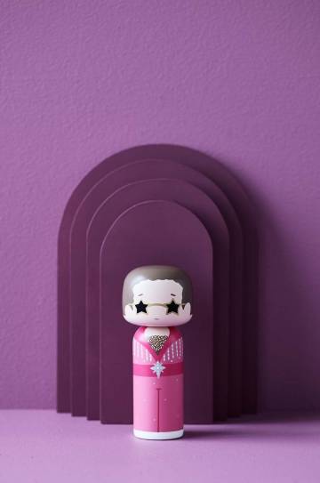 Кукла kokeshi Lucie Kaas Elton In Pink Кукла kokeshi Lucie Kaas Elton In Pink