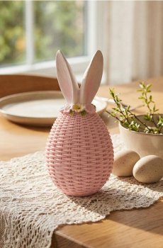 Великодня декорація у формі яйця з кролячими вушками - пастельний рожевий