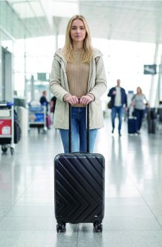 Жорстка дорожня валіза на колесах - чорний