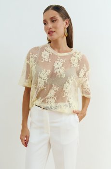 Жовта футболка із квітковим мереживом