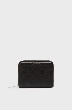 Женский черный кожаный кошелек с узором EMBOSSED Черный ONESIZE Calvin Klein LV04F1081G