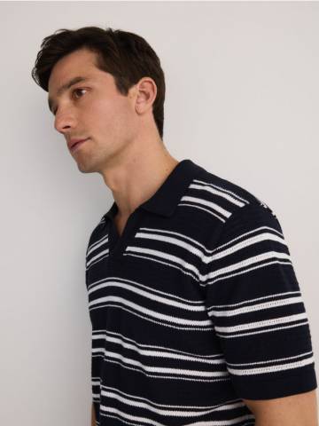 Reserved - Сорочка поло regular fit із текстурованого трикотажу - темно-синій - 166EG-59P Reserved - Сорочка поло regular fit із текстурованого трикотажу - темно-синій - 166EG-59P