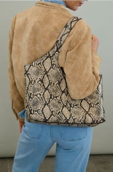Сумка через плече з косметичкою у зміїний візерунок - різнобарвний