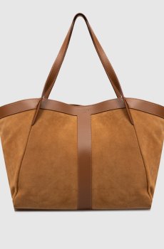 Коричневая замшевая сумка с тиснением логотипа