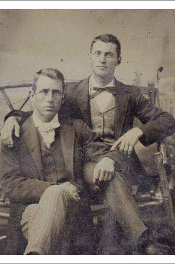 Книга Loving : A Photographic History of Men in Love by Hugh Nini in English Книга Loving : A Photographic History of Men in Love by Hugh Nini in English