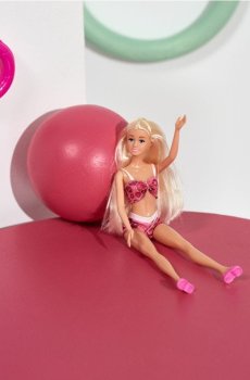 Лялька з аксесуарами - різнобарвний