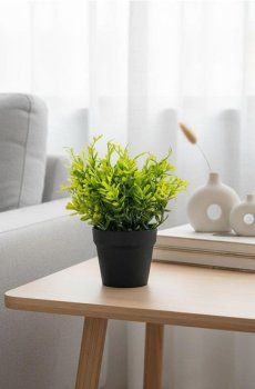 Штучна декоративна рослина в горщику - зелений