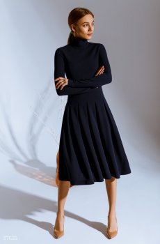 Лаконічна темно-синя сукня