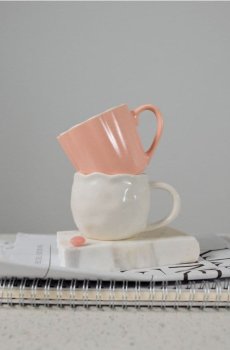 Керамічне горня з рослинним принтом - рожевий