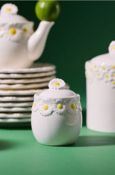 Доломітова цукорниця з мотивом ромашок - білий