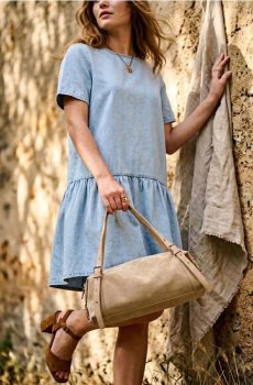 Вільна джинсова міні-сукня з воланом - синій