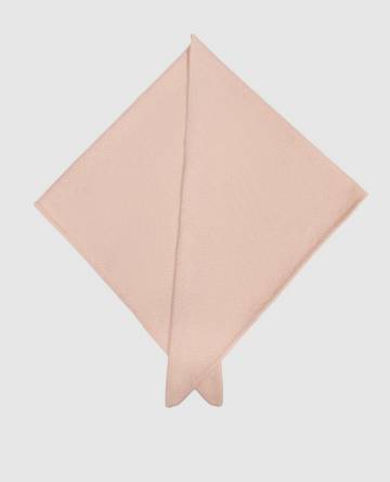 Бежевый бактус из кашемира