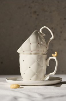 Керамічна чашка з декоративними кристалами - білий