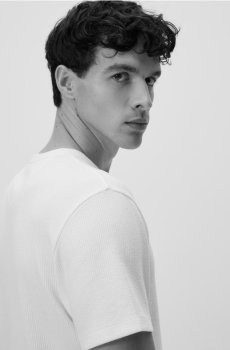 Reserved - Текстурована футболка в обтяжку - кремовий - 950HL-01X