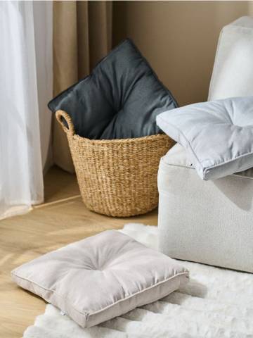 Декоративна подушка - бежевий