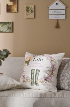 Наволочка з весняним принтом - кремовий