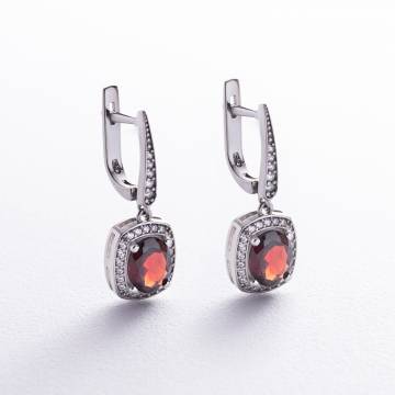 Серебряные серьги с пиропами и фианитами GS-02-060-4110 Серебряные серьги с пиропами и фианитами GS-02-060-4110