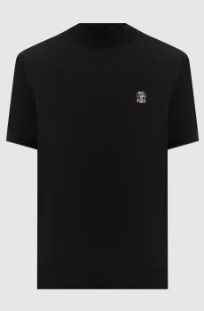 Черная футболка с вышивкой эмблемы