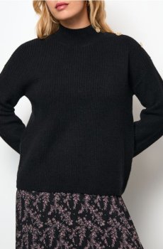 Ребристий светр з ґудзиками на плечі - чорний