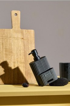 Рифлений дозатор для мила з тримачем для губки - чорний