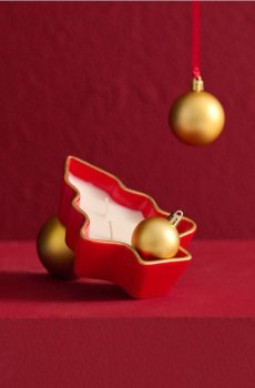 Ароматична свічка зі святковим мотивом Sugar Pine - червоний