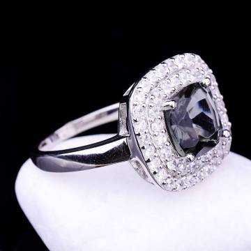 Серебряное кольцо (фианиты, синтетическая шпинель) к020 Серебряное кольцо (фианиты, синтетическая шпинель) к020