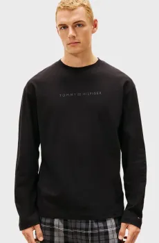 Мужской черный лонгслив LOGO Черный L Tommy Hilfiger UM0UM03651