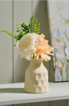 Декоративний букет штучних квітів у вазі - різнобарвний