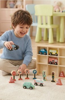 Набір дерев’яних машинок із дорожніми аксесуарами - різнобарвний