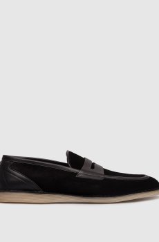 Черные замшевые лоферы с металлической монограммой