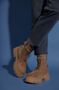 Черевики осінні велюрові руді Estro ER00114052