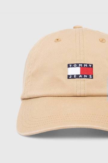 Хлопковая кепка Tommy Jeans цвет бежевый с аппликацией Хлопковая кепка Tommy Jeans цвет бежевый с аппликацией