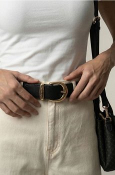 Ремінь saffiano з металевою пряжкою та гравіюванням S’atelier - чорний