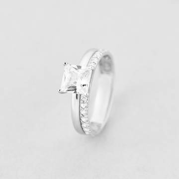 Серебряное кольцо Minimal 15090р-18 18 Серебряное кольцо Minimal 15090р-18 18